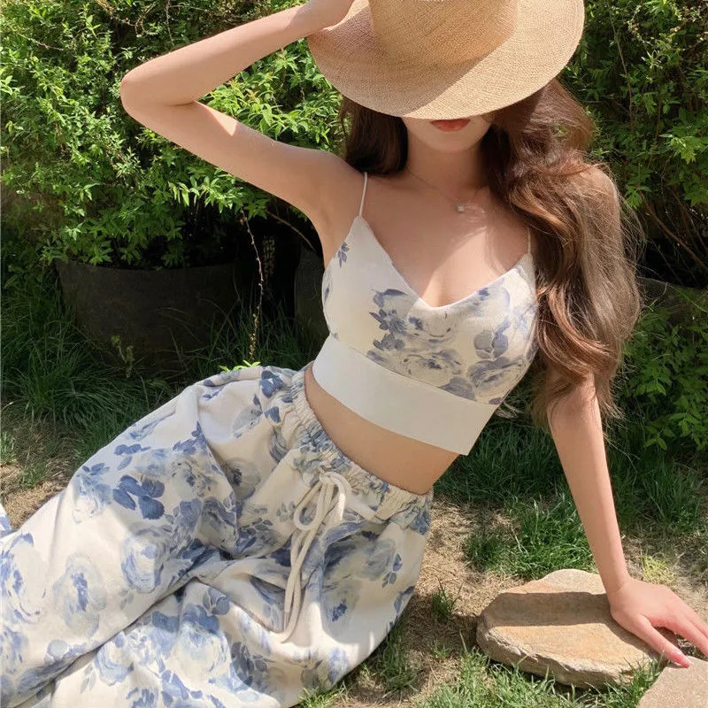 Two-Piece-Set: Joggers With Floral Print   Matching Crop Top