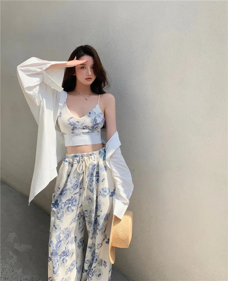 Two-Piece-Set: Joggers With Floral Print   Matching Crop Top